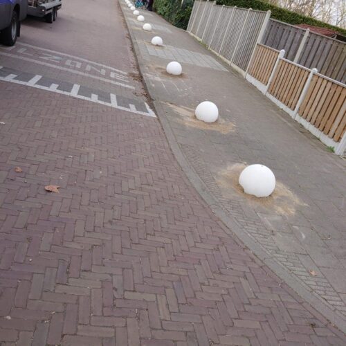 Onze betonnen afzetbollen in Deventer